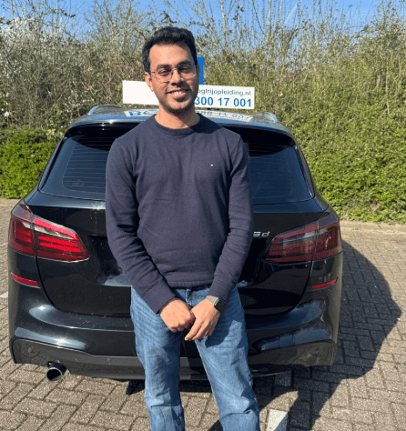 Rijinstructeur geeft les